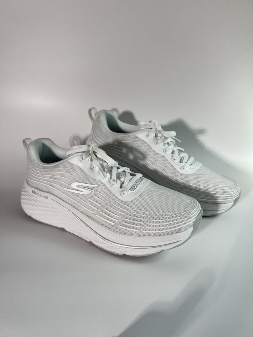Skechers Max Cushioning Elite 2.0 White Running Shoes 10 Gogo mat Go-run